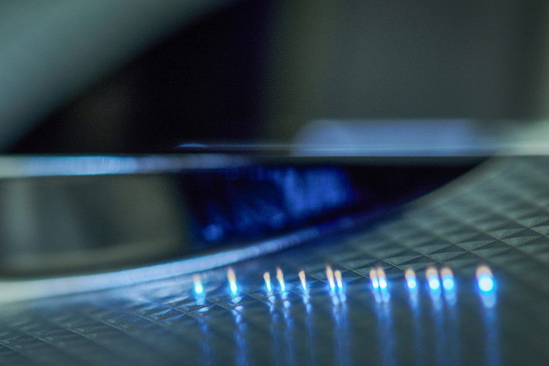 Die Kubernetes-Software kommt z. B. bei der Steuerung von Ultrakurzpulslaser-Anlagen zum Einsatz. Derzeit forschen die Wissenschaftlerinnen und Wissenschaftler an der automatischen Auswertung von Messdaten. - © Fraunhofer ILT, Aachen
