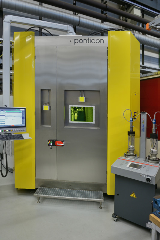 Außenansicht der pE3d-Tripodanlage der Ponticon GmbH im EHLA-3D-Labor des Fraunhofer ILT. - © Fraunhofer ILT, Aachen