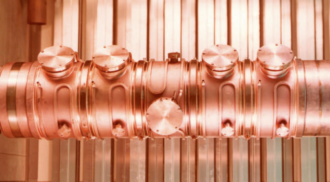 Bild 14: Ringbeschleuniger, in dem etliche Kupfereinzelsegmente zu einer Einheit verschweißt werden. - © SwissBeam AG
