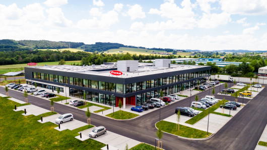 Fronius Deutschland hat am 13. Mai seine neue Landeszentrale im hessischen Neuhof-Dorfborn bezogen – in unmittelbarer Nähe zum bisherigen Standort. / © Fronius Deutschland GmbH
