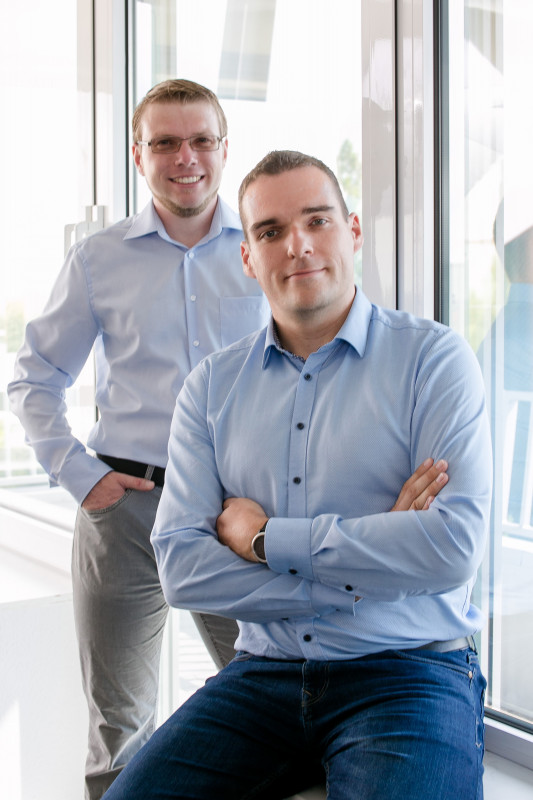 Die Gründer der Peerox GmbH: CTO Markus Windisch (links) und CEO Andre Schult (rechts). - © Fraunhofer IVV/Timm Ziegenthaler