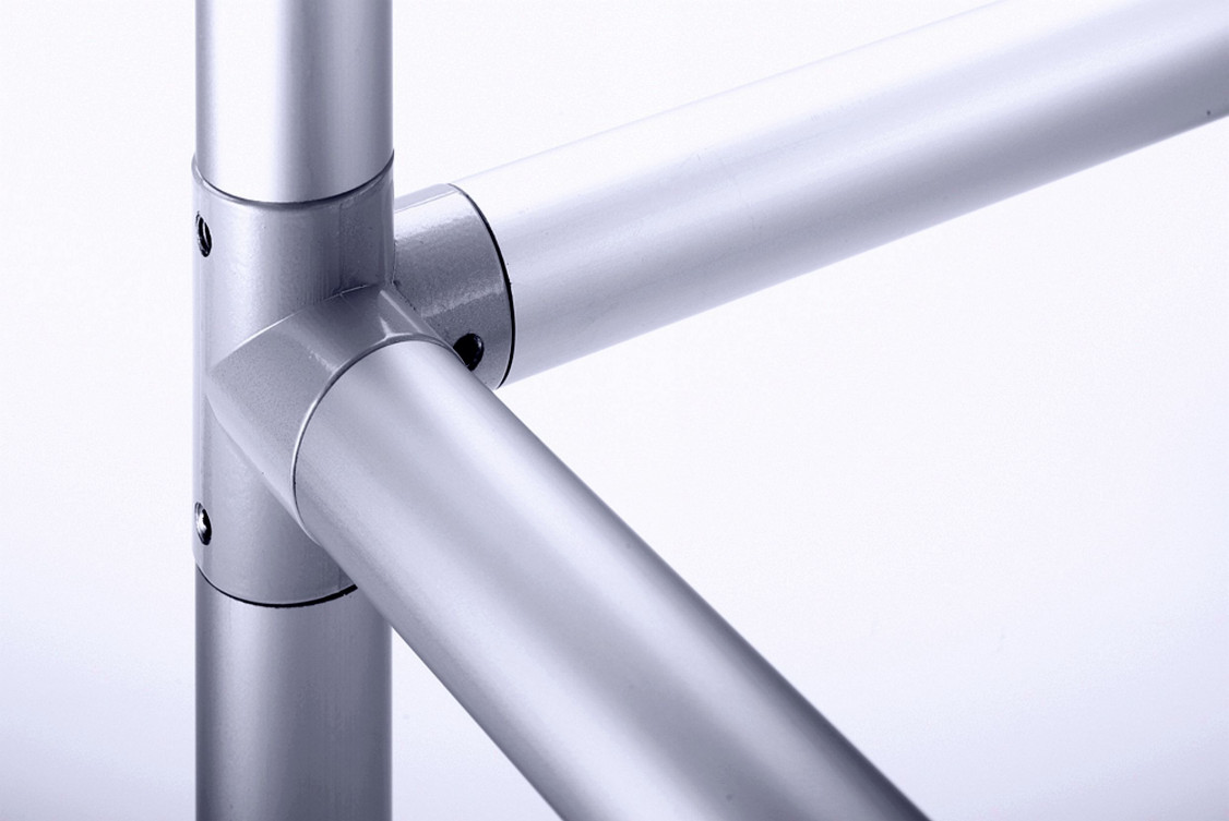 Die Aluminium-Rohrverbinder der BR-Serie von Brinck sind ausgelegt für die Realisierung von Geländern, Absturzsicherungen und Balustraden in Umgebungen mit erhöhten Anforderungen an Design und Optik. - © Brinck