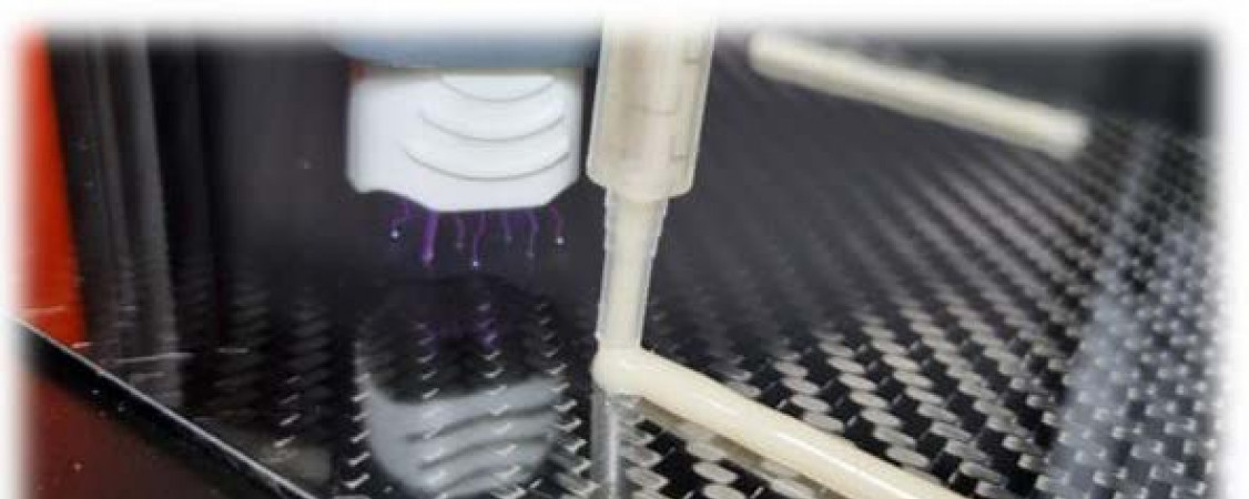 Oberflächenvorbehandlung mit nachgeführter Klebstoffapplikation auf CFK. - © ISF RWTH Aachen University
