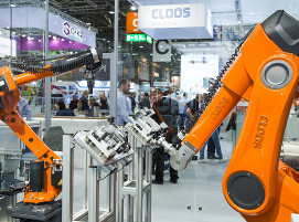 Impressionen der SCHWEISSEN UND SCHNEIDEN 2017:  Roboter Handling am Messestand der Firma Cloos
