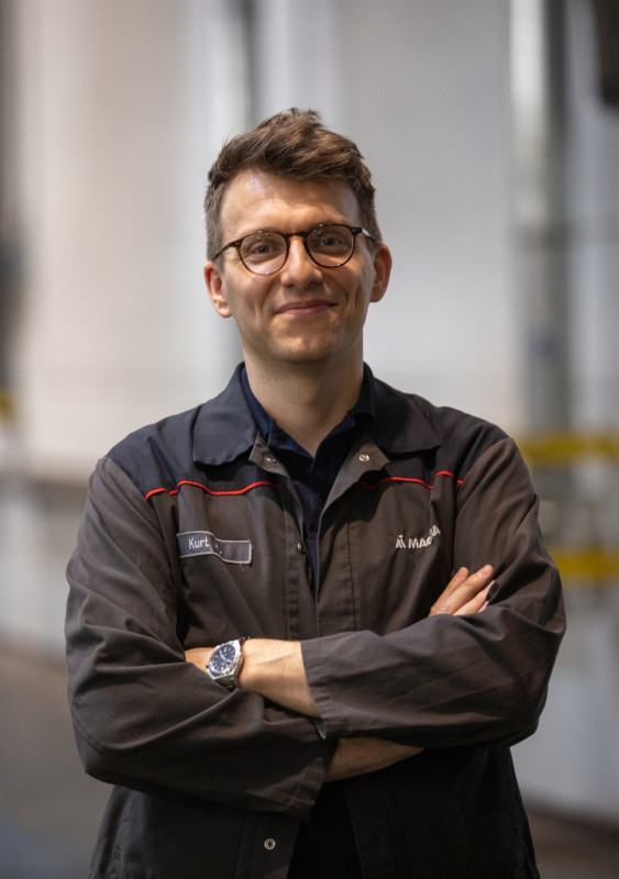 Kurt Hartmann, Bereichsleiter der Qualitätssicherung und Schweißaufsicht für die Rahmenproduktion der Mercedes G-Linie. - © Fronius International GmbH